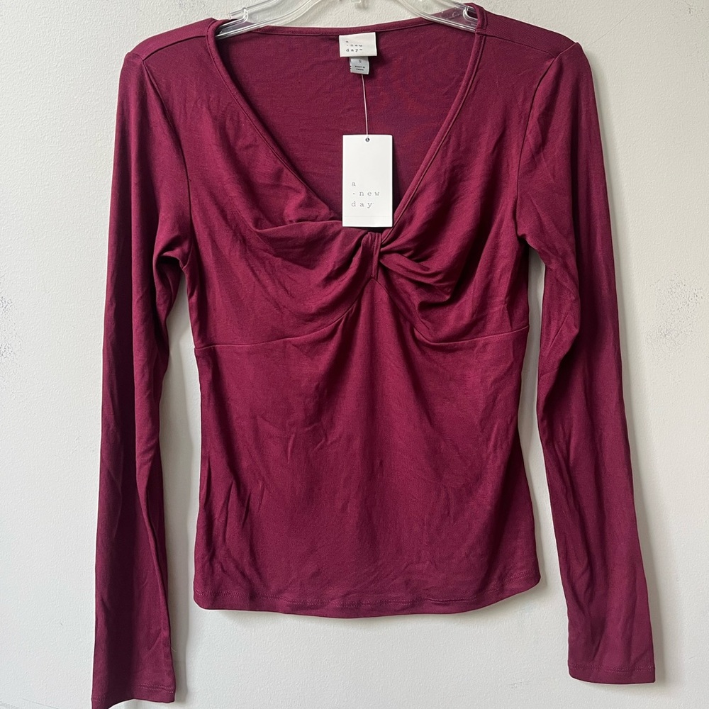 A New Day Long Sleeve Twisted V Neck Front Knit Top Womens Small Burgundy NWT